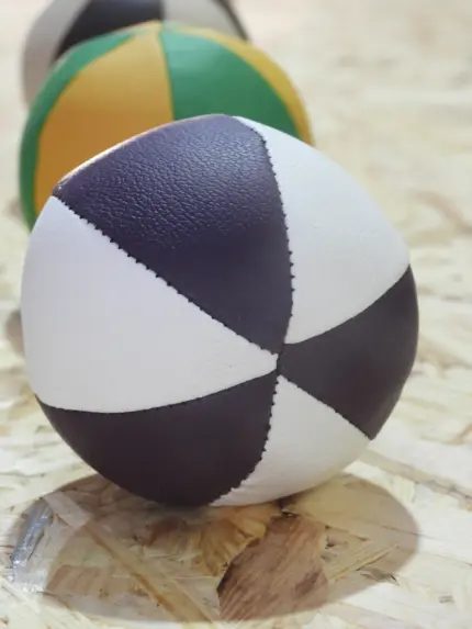 Oină Ball