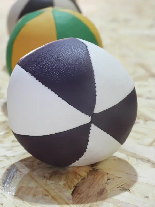Oină Ball